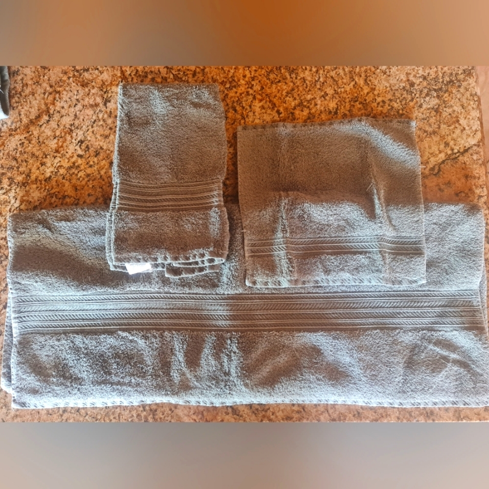Wamsutta Army Olive Green XL Bath Towel Hand Wash 3 pc Set Banded Detail EUC